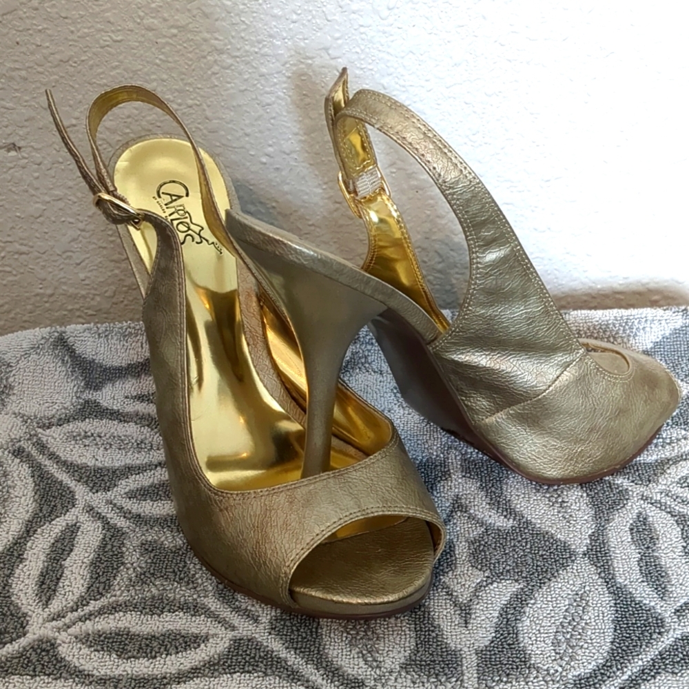 Carlos Santana Gold Heels Sz 8, good condition